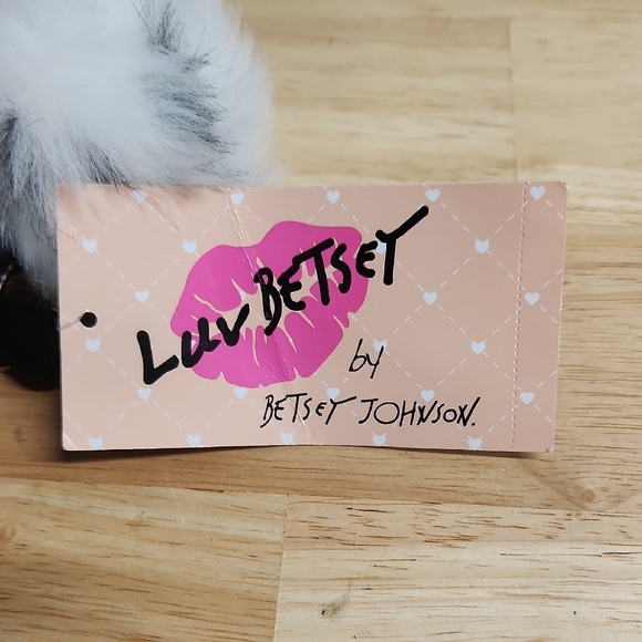 Betsey Johnson Black and Pink Heart Wallet 4 X 3 1/2 IncheS - Picture 9 of 9